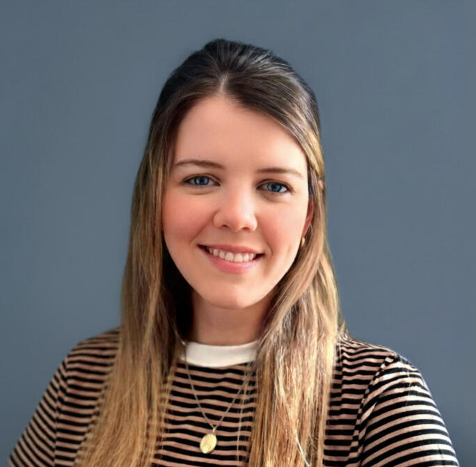  Alana English Language Coach and Business English Specialist helping professionals communicate with confidence and impact. With over 10 years of experience, she empowers clients worldwide to succeed in their careers.